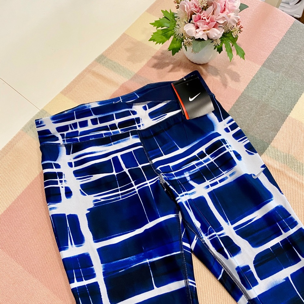 NWT! Nike Running Dri-Fit Twisty Printed Crop Capris Workout Blue White